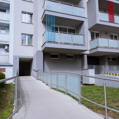 Loomena Apartments-free Garage