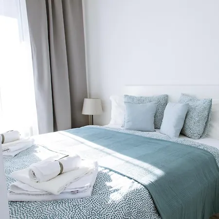 Loomena Apartments-free Garage Apartment *