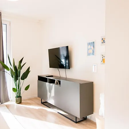 Loomena Apartments-free Garage Apartment *